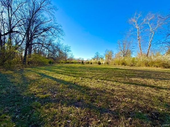 231 Ries Rd #A, Ballwin, MO 63021