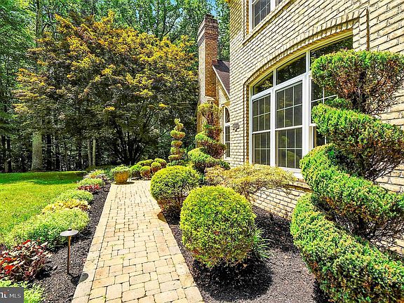 5th image of 2102 Edenwood Ln