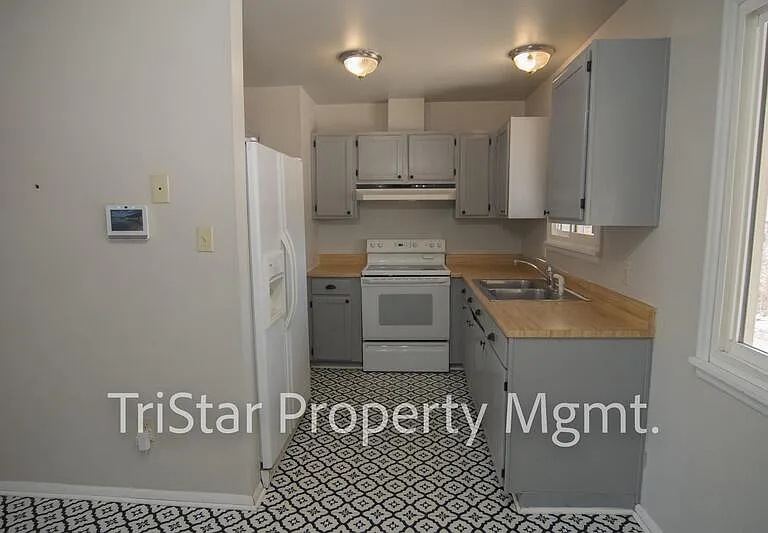 3413 Greenwood Cir — Photo 5