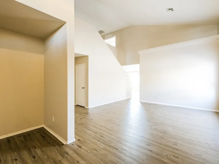 4310 N 124th Ave — Photo 5