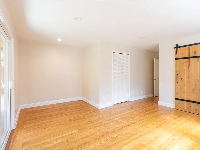 2716 Delaware Ave — Photo 7