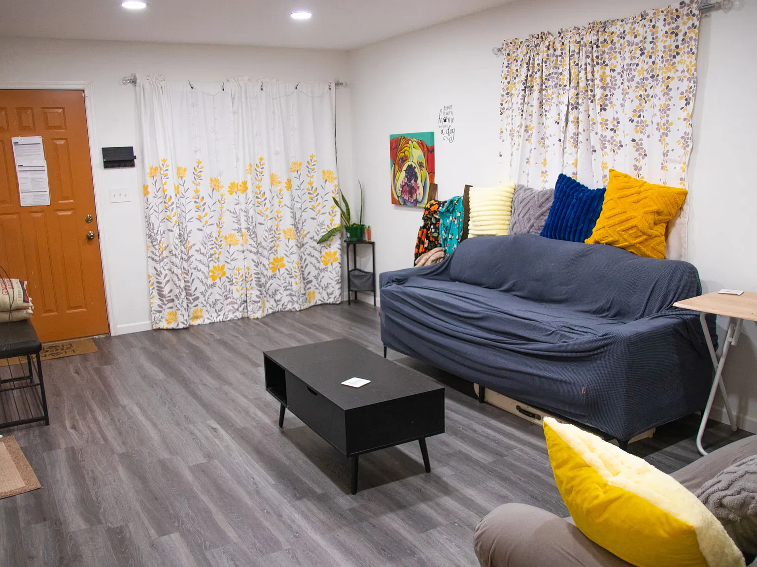 3 bed, 912 sqft, $1,500 — Photo 2