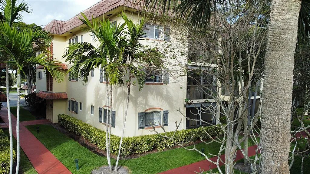 2 bed, $2,300 — Photo 1