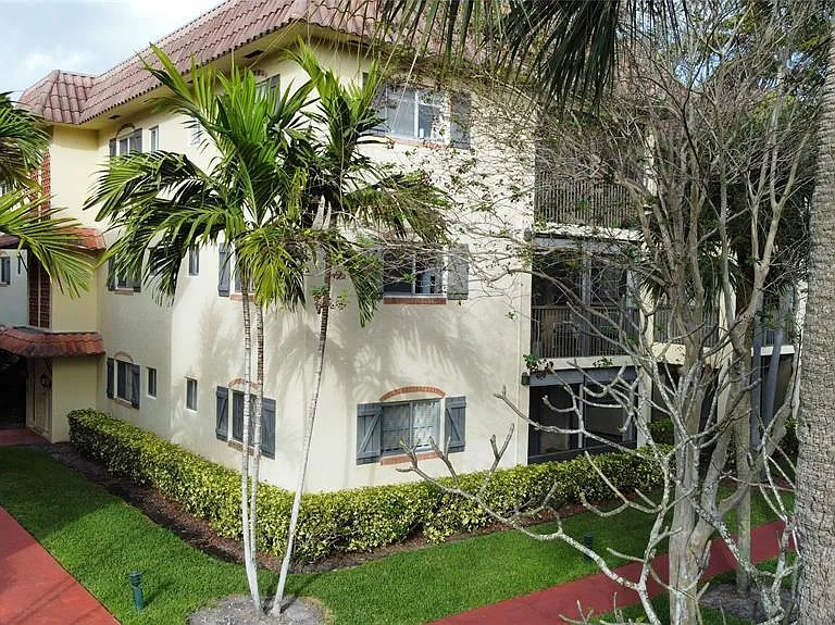 259 S Cypress Rd — Photo 1