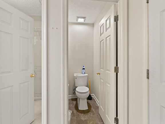 5th image of 3028 Barrington Ct #1