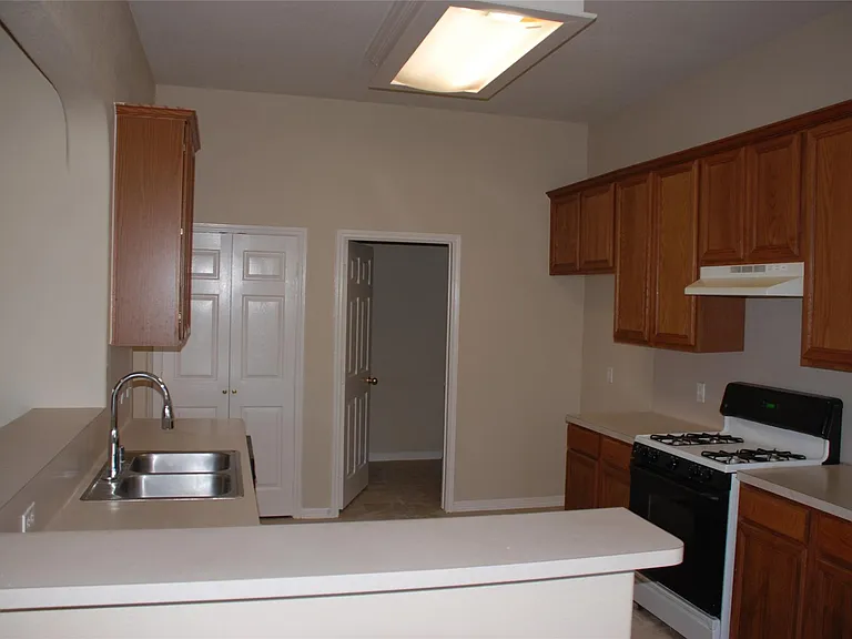 1006 Magnolia Dale Dr — Photo 10