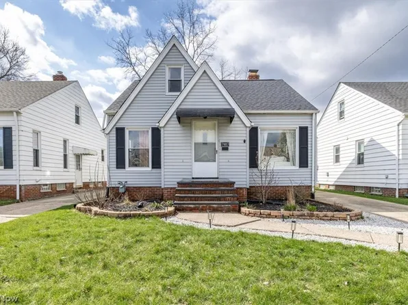 7907 Renwood Dr, Parma, OH 44129