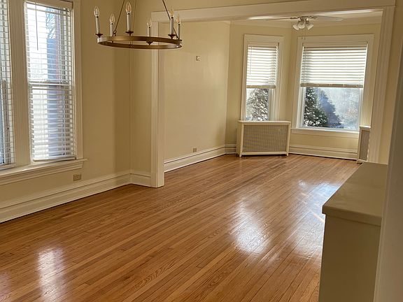 5th image of 4901 N Winchester Ave Unit 1