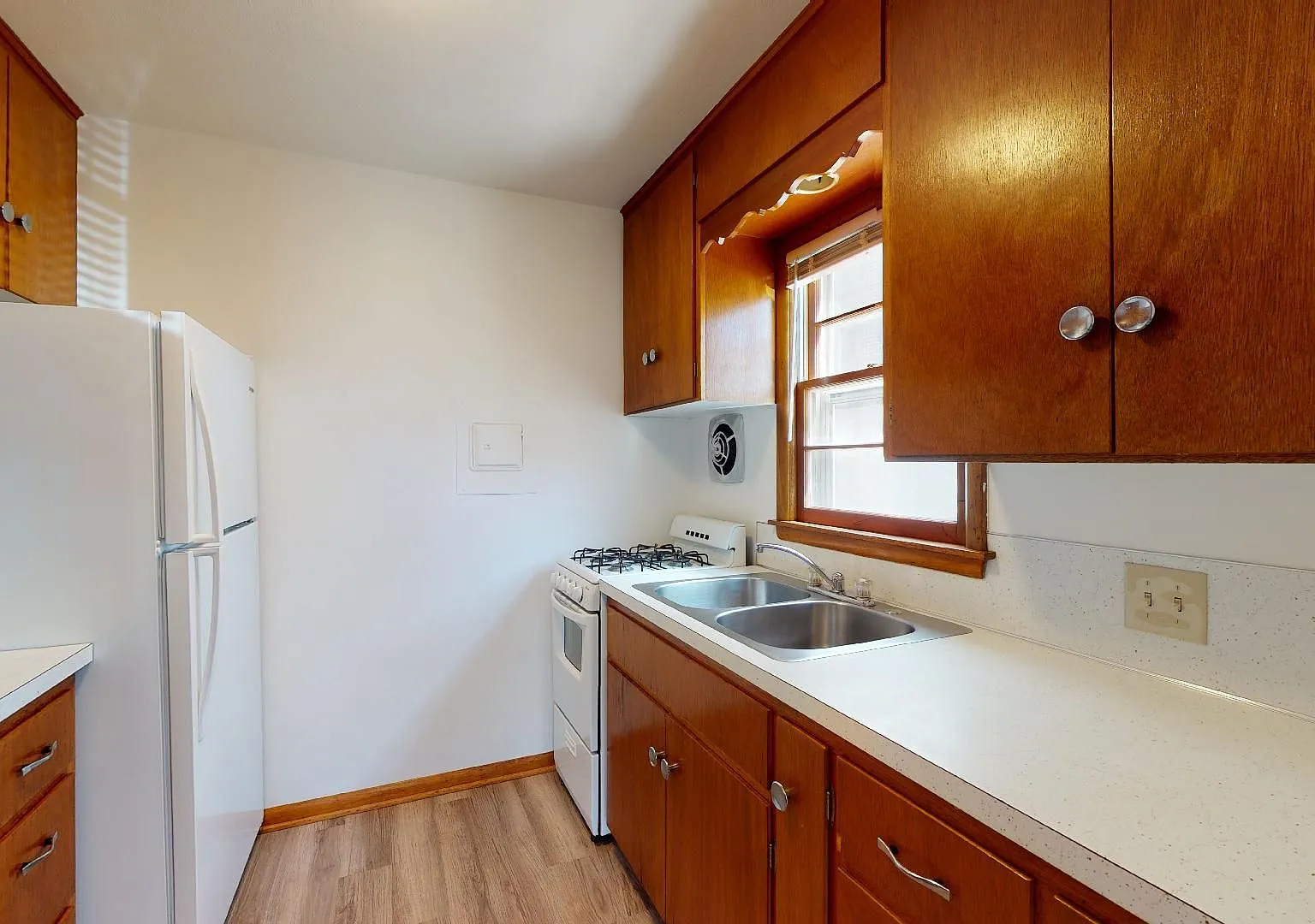 210 Campus Ave — Photo 2