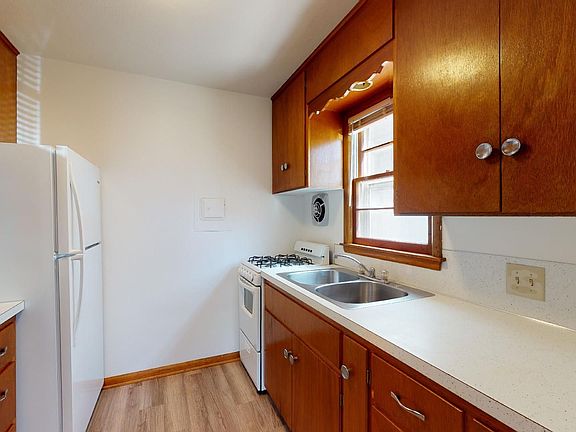 2nd image of 210 Campus Ave Unit 2