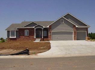 2000 Windsor Creek Ct, Valley Center, KS 67147