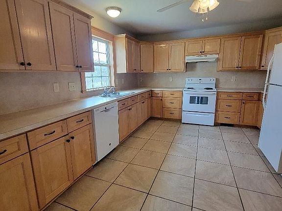 3rd image of 2820 Bellhaven Cir