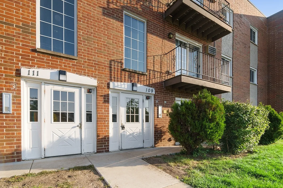 Building Photo - 109 W Elk Trl #208