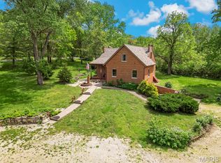 737 Lost Creek Ln, Washington, MO 63090