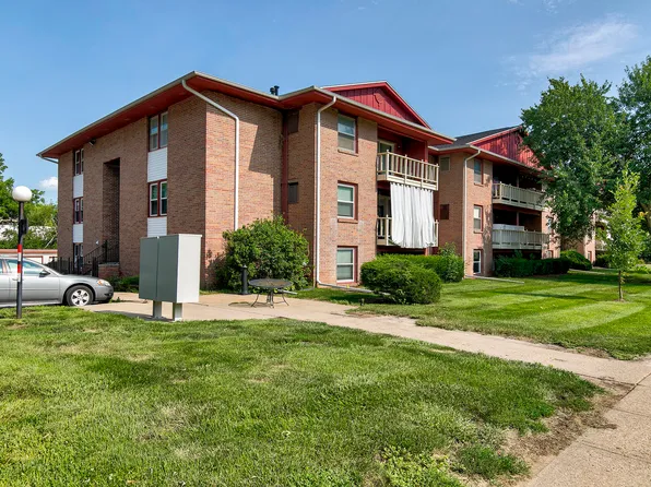 7815 Douglas Ave APT 107, Urbandale, IA 50322