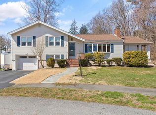 18 Colonial Rd, Beverly, MA 01915