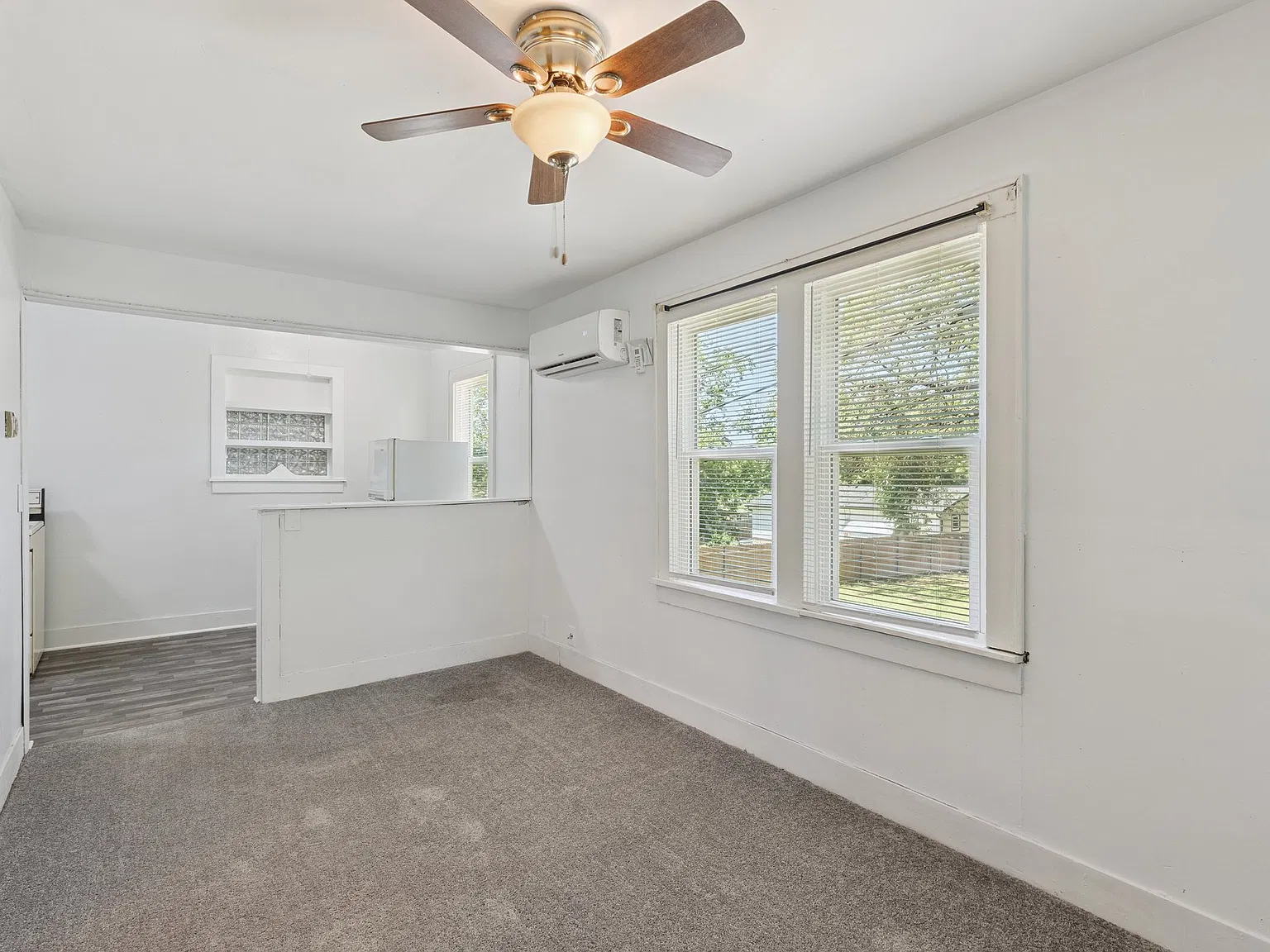2 bed, 576 sqft, $895 — Photo 3