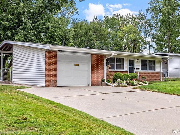 3rd image of 1320 Paddock Dr