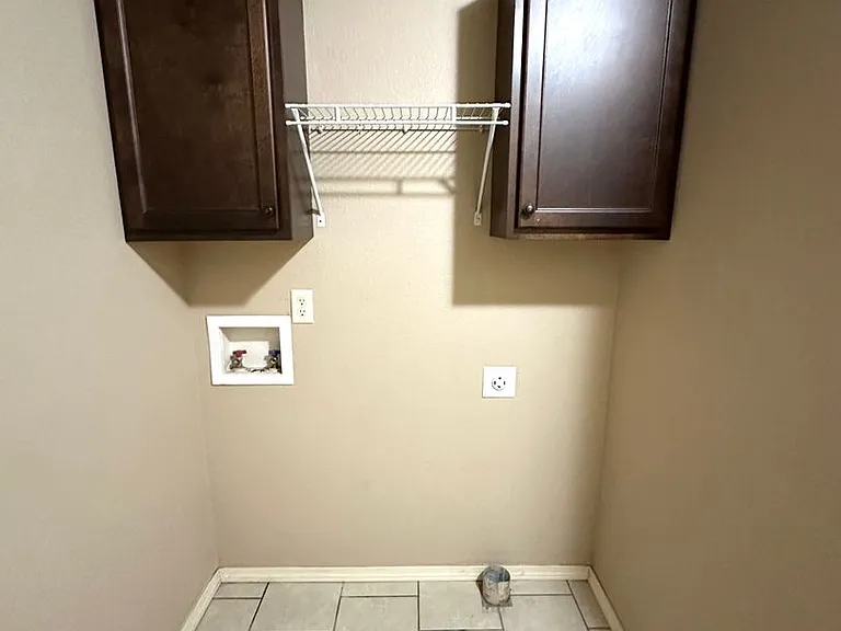 1024 E Caravan St — Photo 16