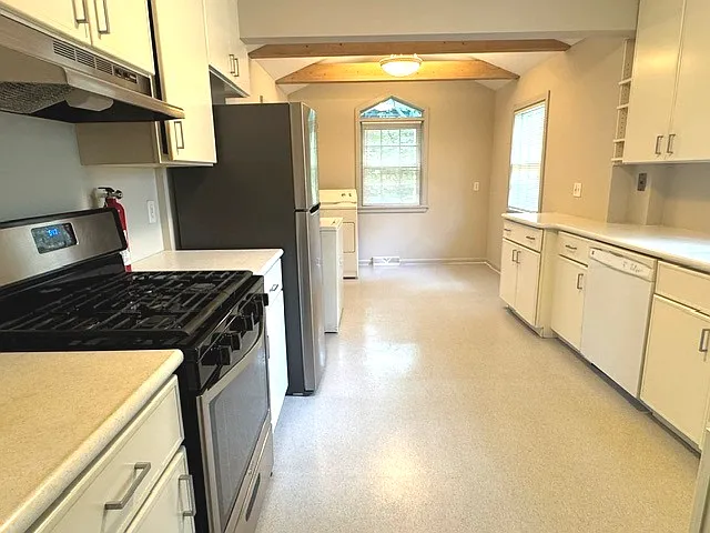 3 bed, 1.5 bath, 1808 sqft, $2,300 — Photo 4