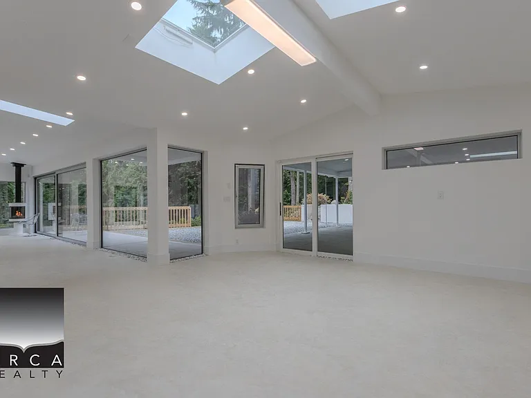 1060 Highland Dr — Photo 17