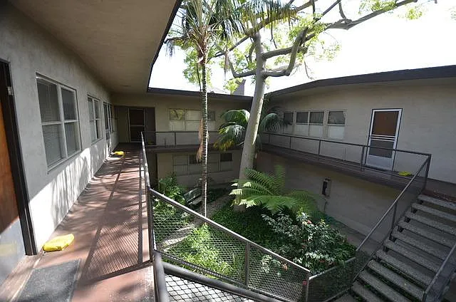 600 S Oak Knoll Ave #4 — Photo 3