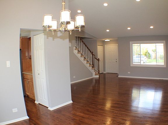 5th image of 1079 E Meadow Lake Dr