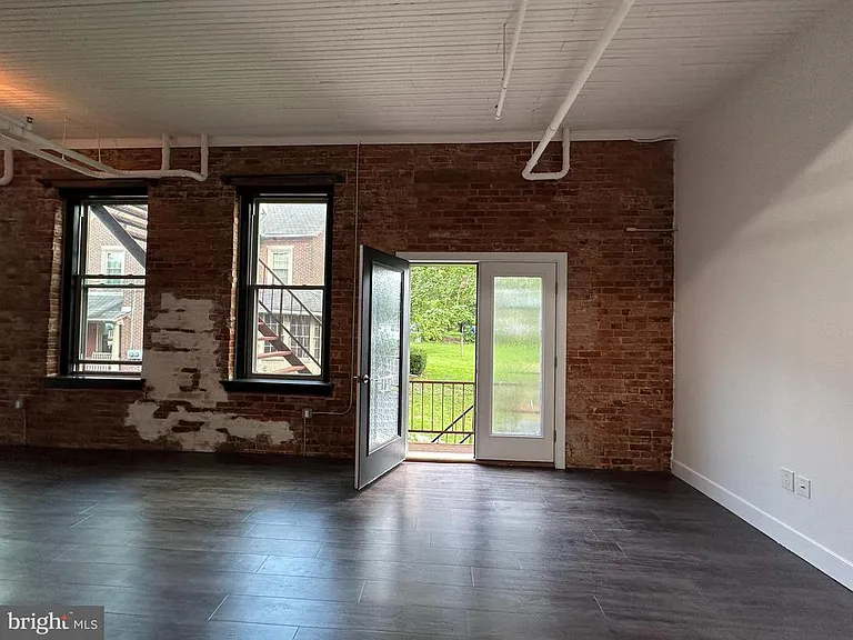 820 W Market St #2B — Photo 7