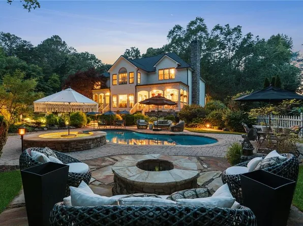 1800 Rowe Rd, Woodstock, GA 30188
