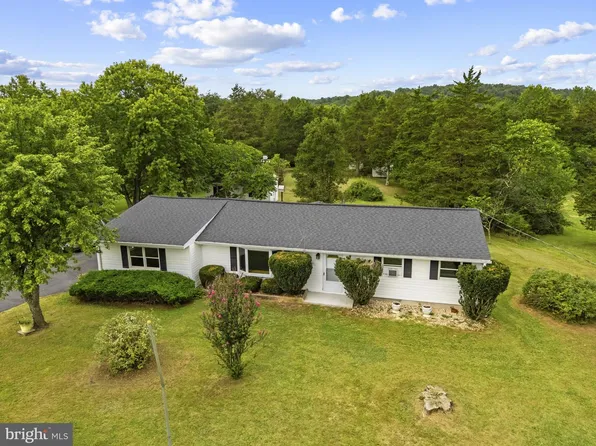 191 Whispering Echos Dr, Kearneysville, WV 25430