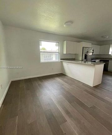2nd image of 310 Sheridan St