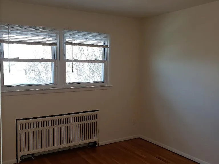 385 Cromwell Ave #2 — Photo 4