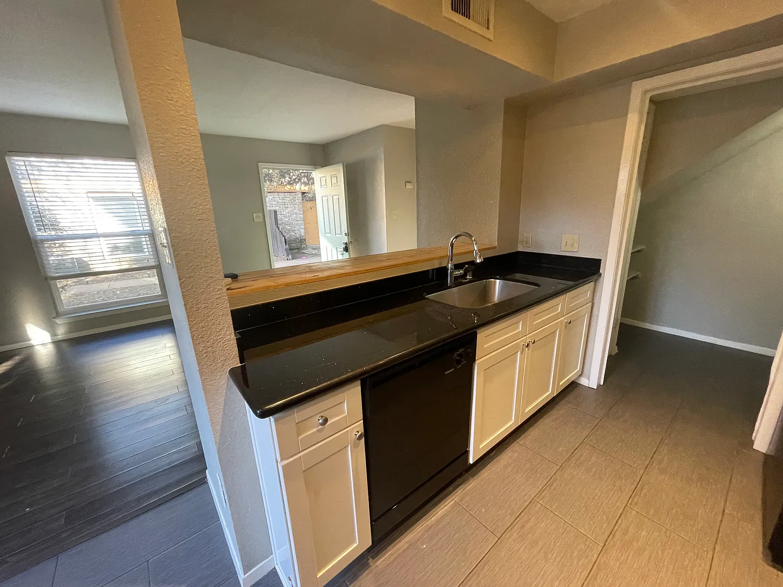 6003 Cougar Dr — Photo 4