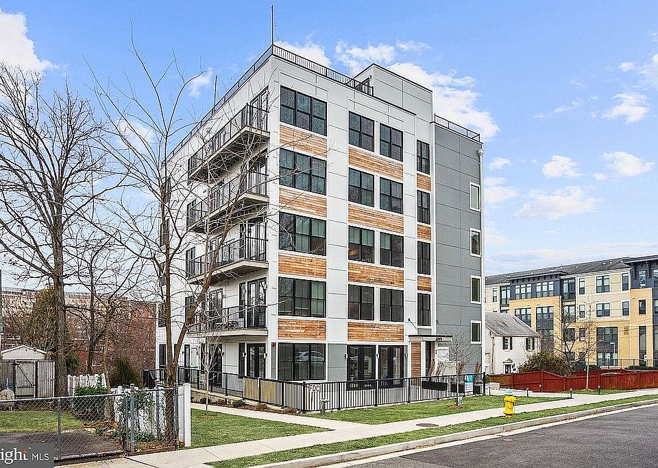 Flats at Pierce Court
