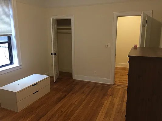 Rented by Metroline Realty | media 14