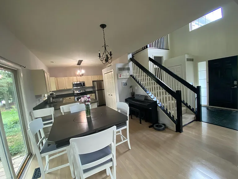 5628 Versailles Ave — Photo 10