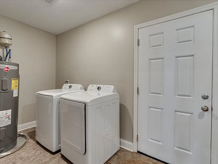 2425 Chamberlain Ave — Photo 18