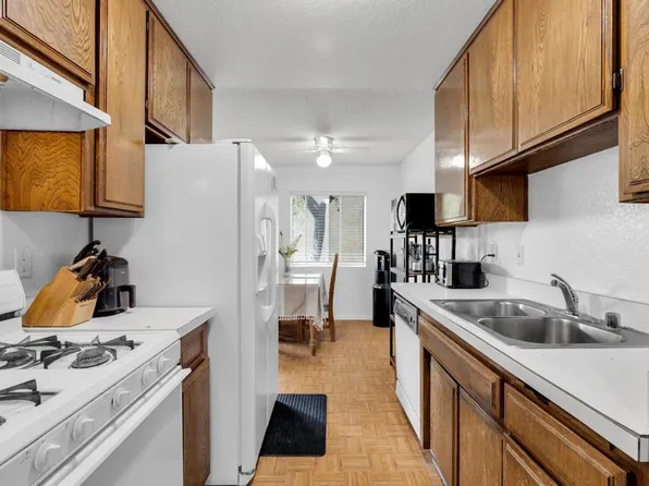 7439 Woodman Ave Unit 48, Van Nuys, CA 91405