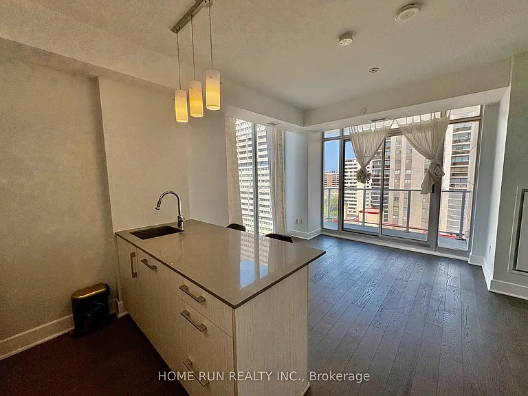 255 Bay St #3 — Photo 12