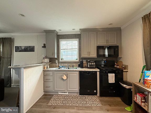 3rd image of 15 Mockingbird Ln