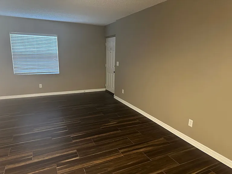 643 W Oak Terrace Dr #B — Photo 3