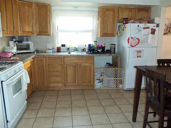 5th image of 35 Wadsworth Ave
