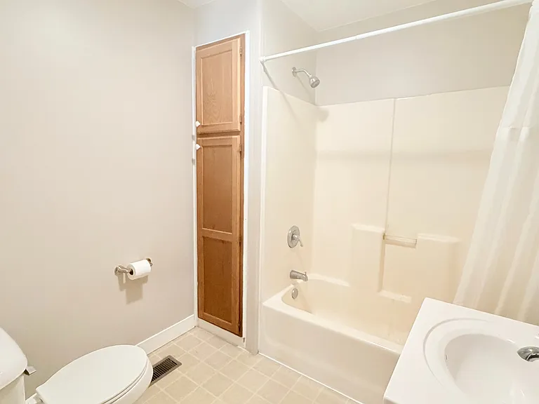 428 S Clemens Ave — Photo 10