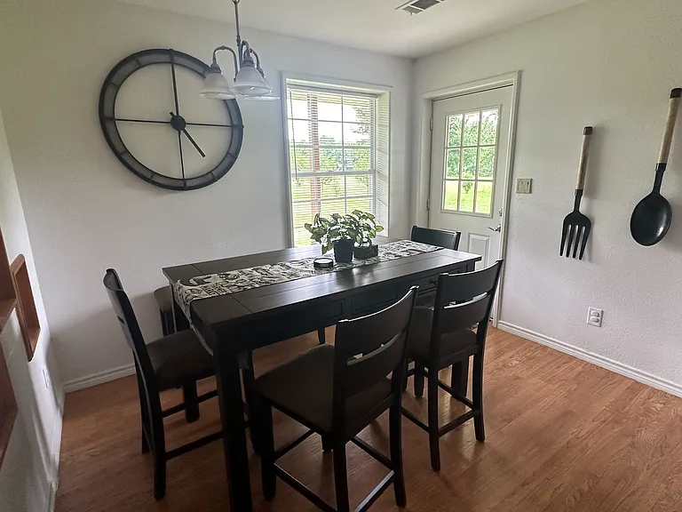 Kitchen sitting area