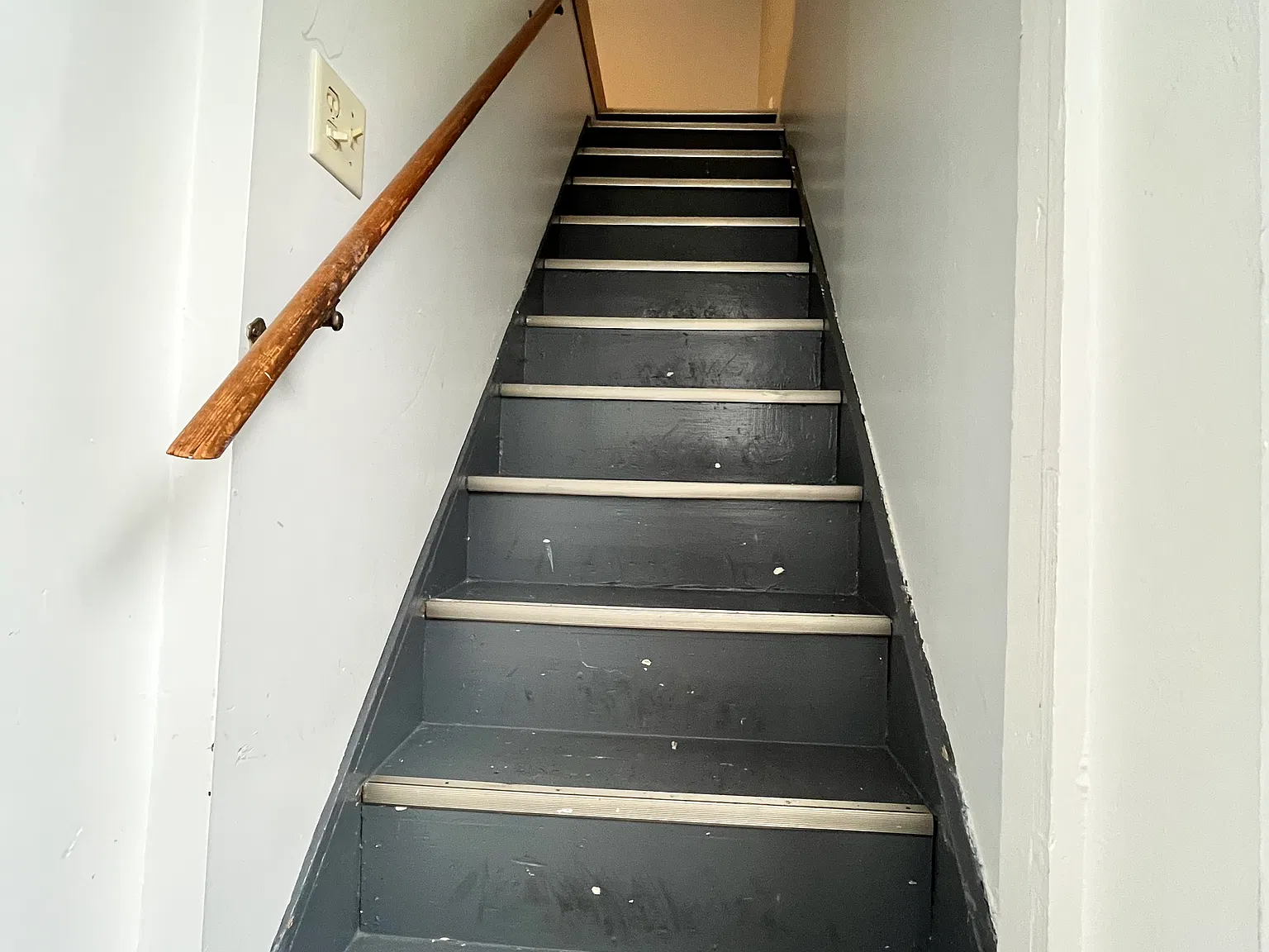 Cottage Grove St, Lowell — Photo 4