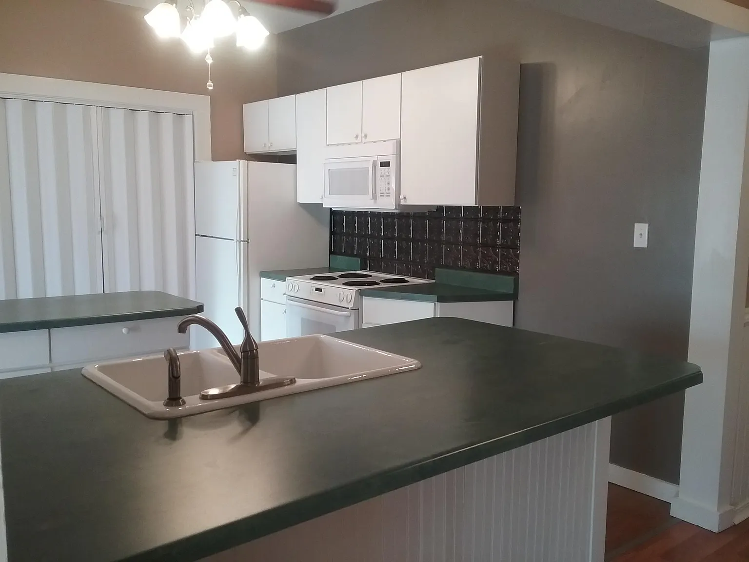 2 bed, 1400 sqft, $1,800 — Photo 3