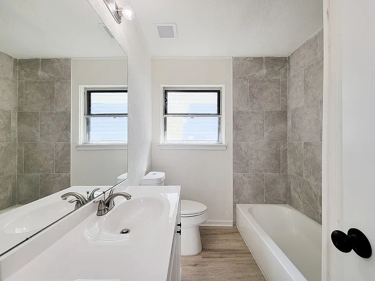 301 Cypress St — Photo 23