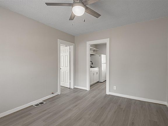 4th image of 811 Sam Houston Ave #B