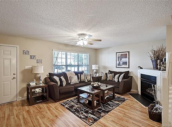 3rd image of 7524 Petrea Ln