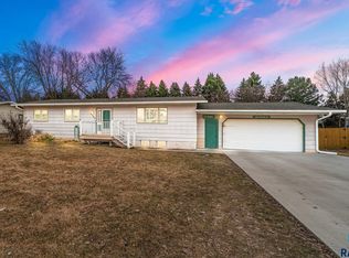 6305 W Westview Rd, Sioux Falls, SD 57107